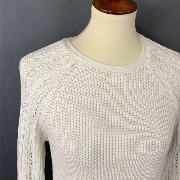 Pretty white sweater - Picture 2 of 6